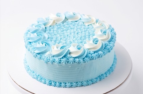 Signature custom cake by Crumbs & Cravings - Winnipeg artisan bakery